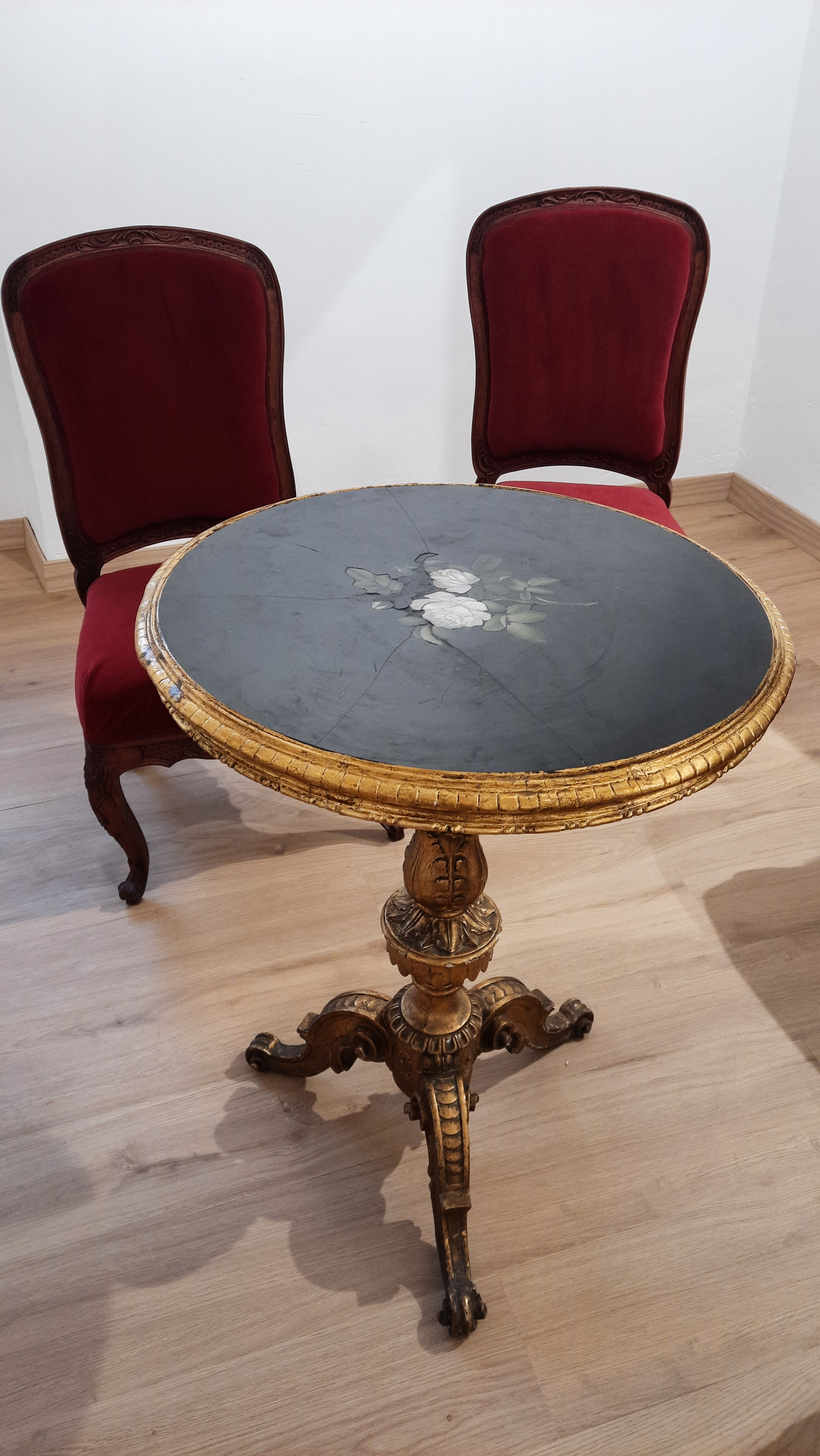 Меблі з митрополичих палат