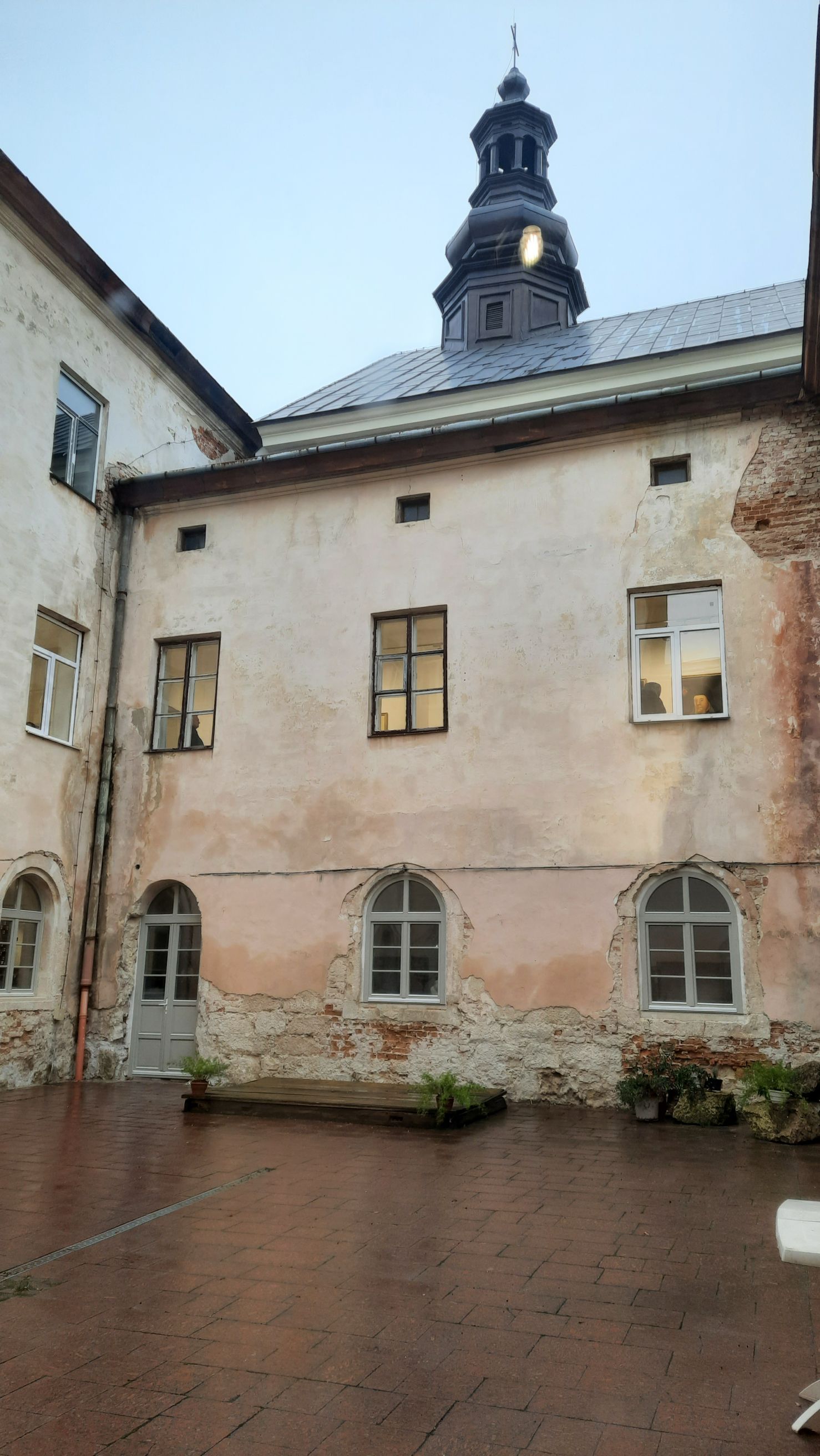 Внутрішній дворик монастиря