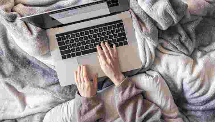 Правильним є лише один варіант: «по іншому», «по-іншому» чи «поіншому»