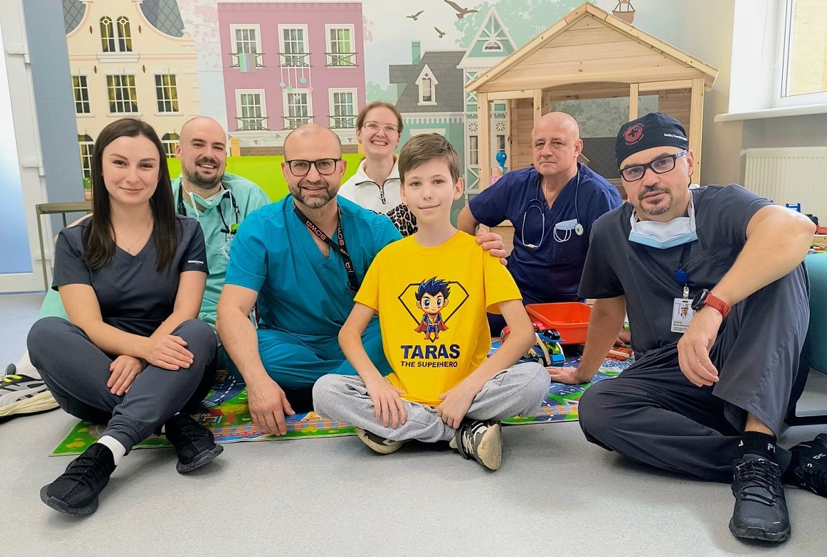 Команда лікарів, яка рятувала хлопчика