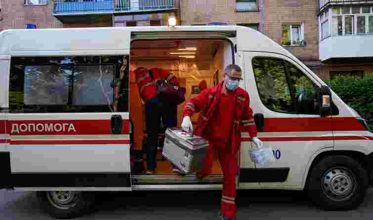 На вулиці у Львові раптово помер військовослужбовець