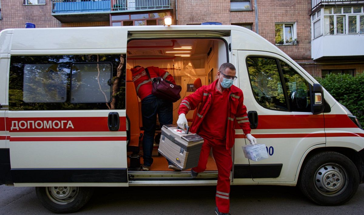 На вулиці у Львові раптово помер військовослужбовець