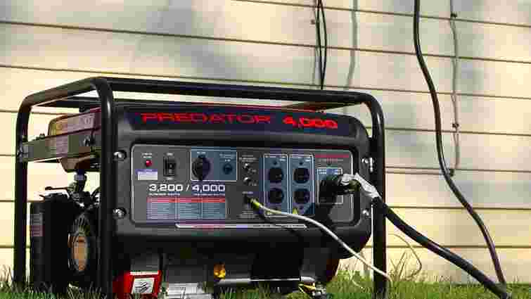 Це питання хвилює багатьох: чи можна вмикати генератор відразу в розетку