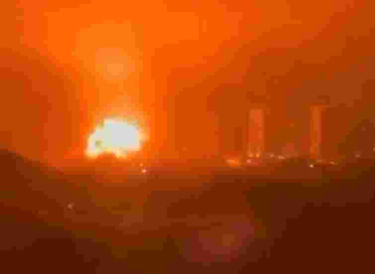 Дрони вночі атакували НПЗ та військову базу в Росії 