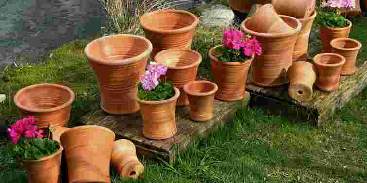 Рятуємо вазони від гниття: як зробити дренажний отвір у керамічному горщику