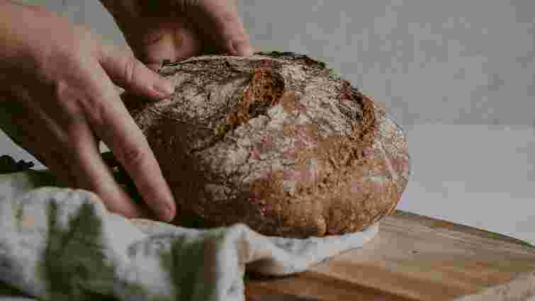 Потрібен лише рушник: що зробити, щоб хліб довго залишався свіжим