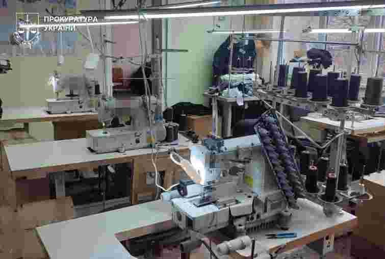 У Хмельницькому з підпільного цеху вилучили підробки світових брендів на 7 млн грн