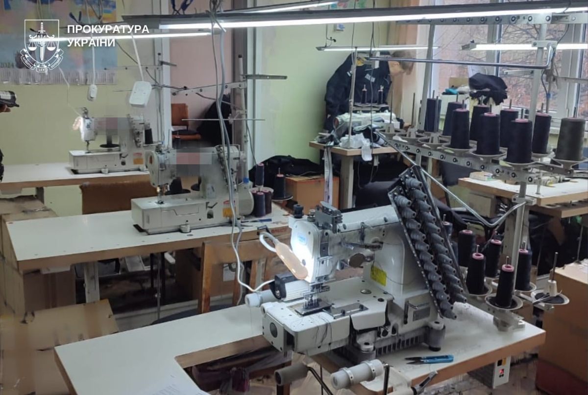У Хмельницькому з підпільного цеху вилучили підробки світових брендів на 7 млн грн