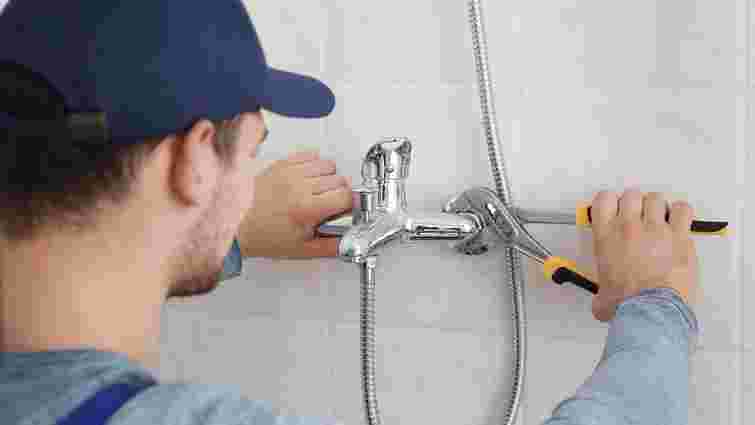 Майстра викликати не треба: як самостійно поміняти змішувач у ванній
