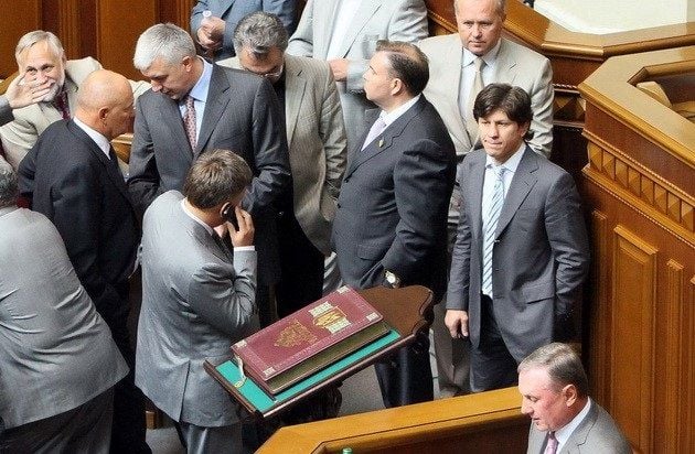 Ельбрус Тедеєв (праворуч) у залі Верховної Ради України