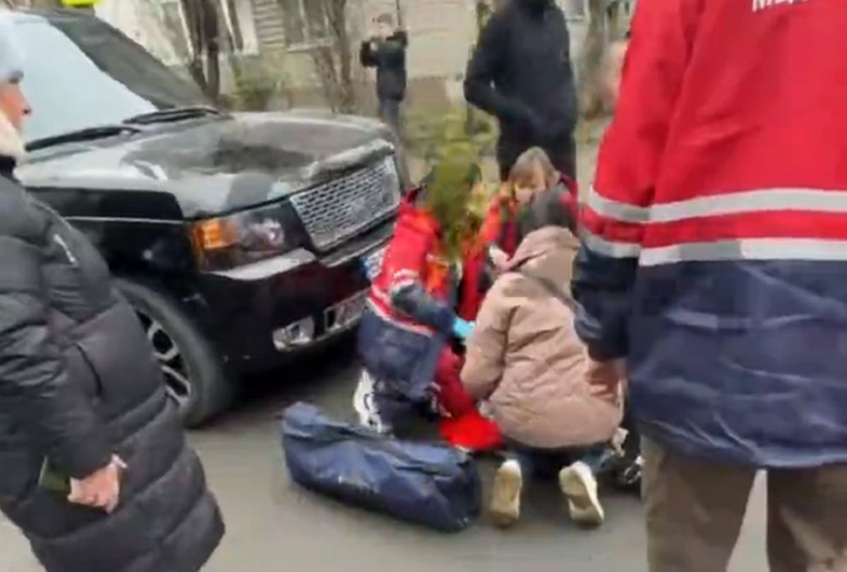 У Львові водій Range Rover збив двох 10-річних дівчат, діти в лікарні