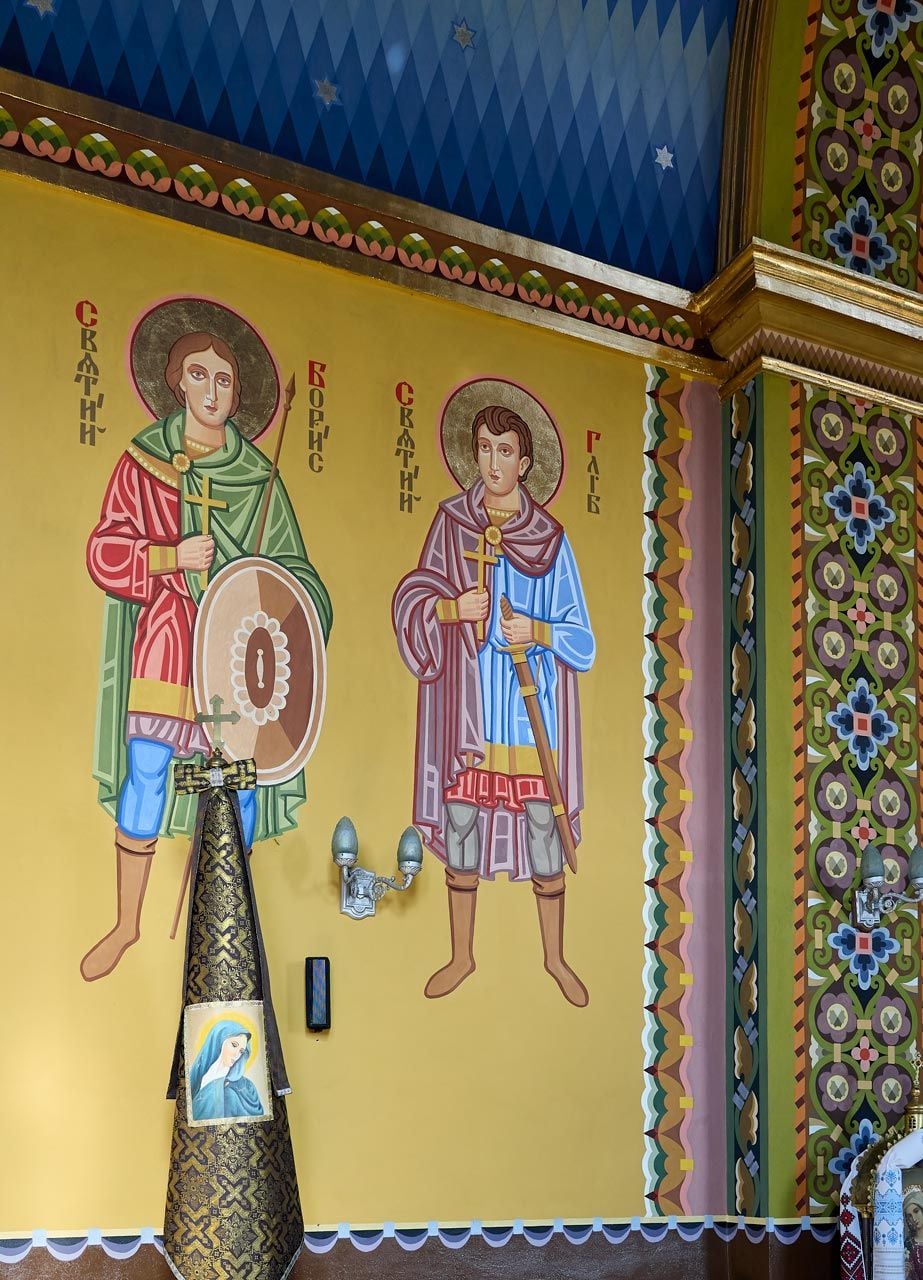 Сучасні фрески, які доповнили стилістику храму (фото Олекси Піджарого)