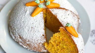 Морквяно-апельсиновий пиріг. Рецепт дня