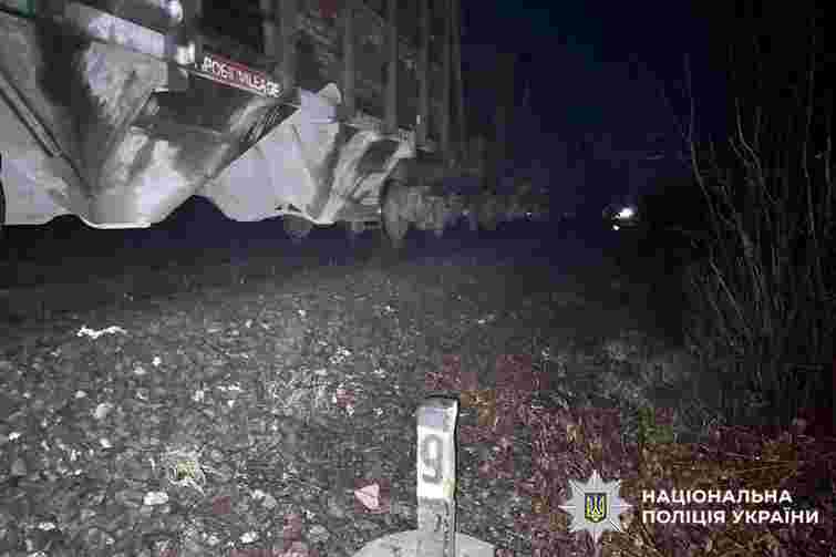 На Хмельниччині вантажний поїзд на смерть збив пенсіонера