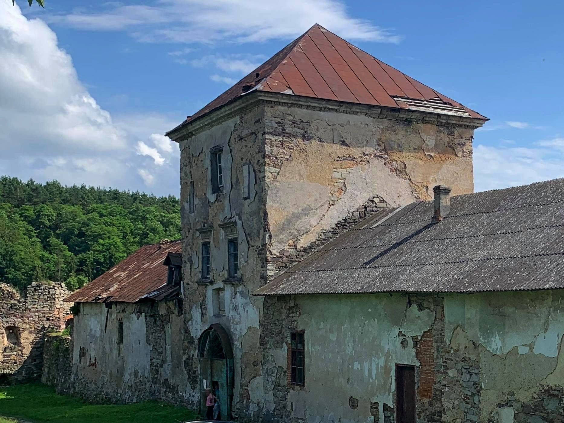 Надбрамна вежа