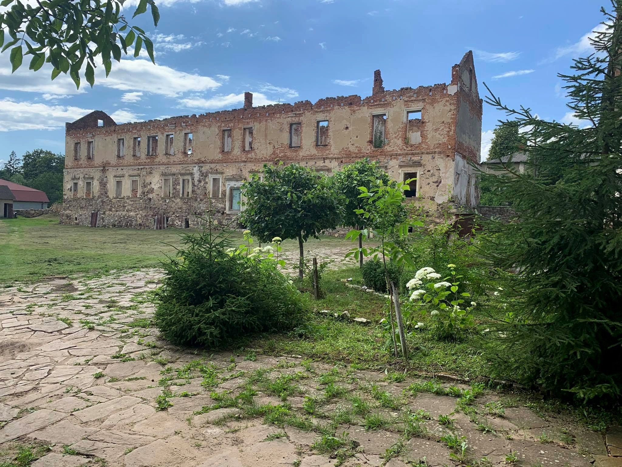 Руїни палацу