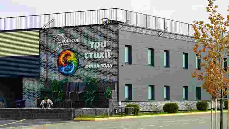 Родина Писарчуків побудувала спорткомплекс із великим басейном у Зимній Воді