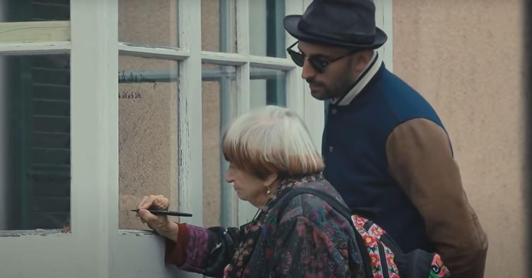 Варда та JR прийшли до Ґодара, але він їх не впустив