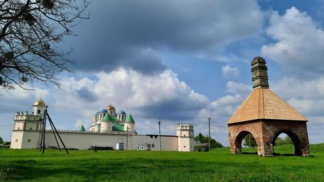 Монастир-фортеця Острозьких і піч для топлення смоли: чим цікавий Межиріч 