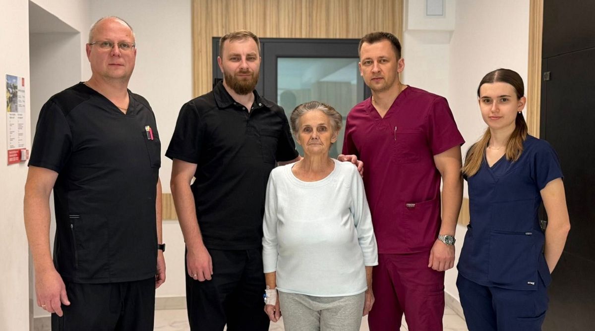 Львівські хірурги успішно прооперували 80-річну львів’янку з мігруючим стентом