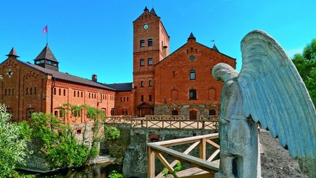 Радомишль: сучасний замок і найдавніша в Україні папірня