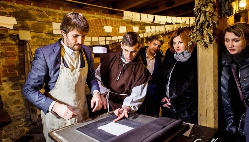 Процес виробництва паперу показують на майстер-класах