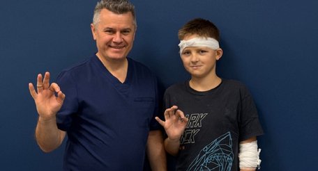 Незначний забій вуха спровокував у 12-річного хлопця гнійне запалення скроневої кістки