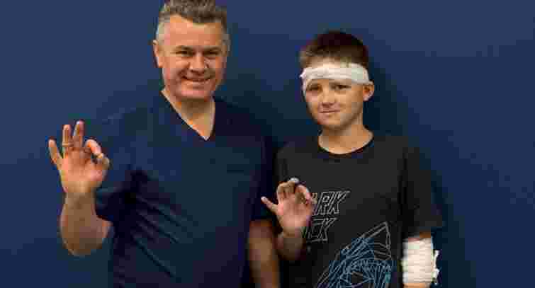 Незначний забій вуха спровокував у 12-річного хлопця гнійне запалення скроневої кістки