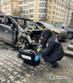 Поліція розслідує підпал автомобіля біля Франківська