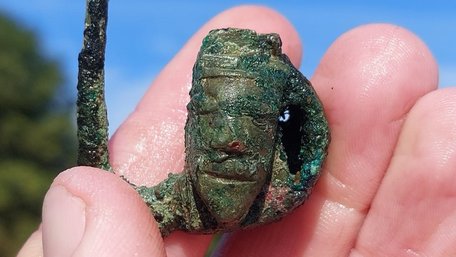 Скарб купця і кераміка з тризубом: що виявили археологи в центрі Володимира