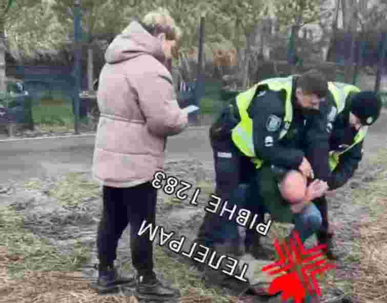 Біля Рівного водії утворили затор, щоб перешкодити затриманню ухилянта