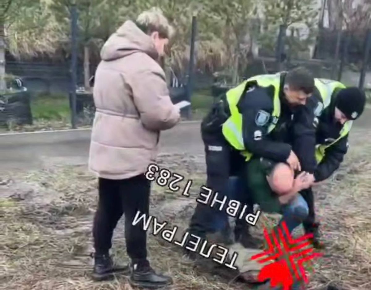 Біля Рівного водії утворили затор, щоб перешкодити затриманню ухилянта