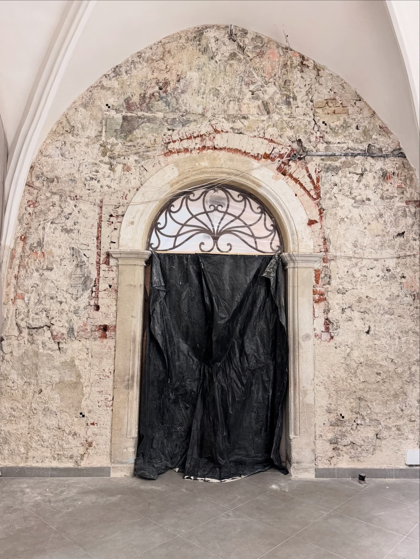 У колишньому домініканському монастирі у Львові знайшли розписи XVI ст.