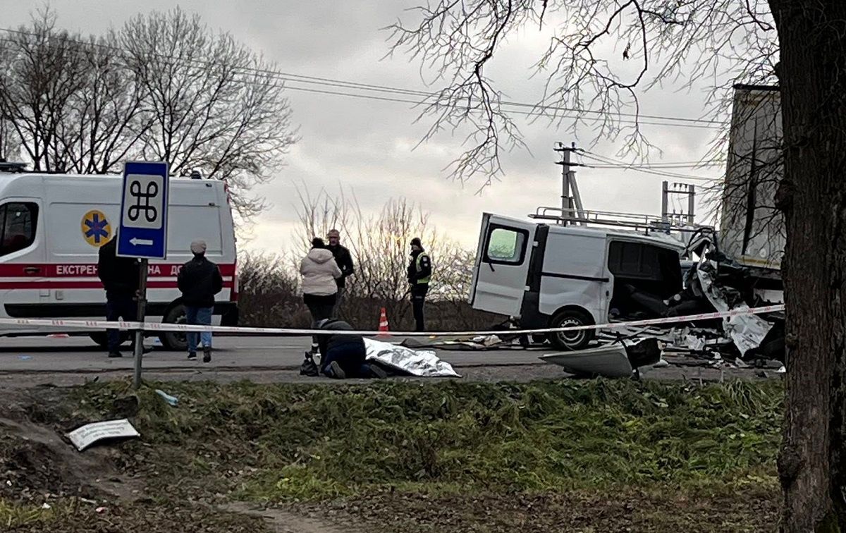 На трасі Львів-Шегині біля Городка сталася потрійна ДТП із загиблою