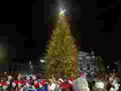 У центрі Львова засвітили головну різдвяну ялинку