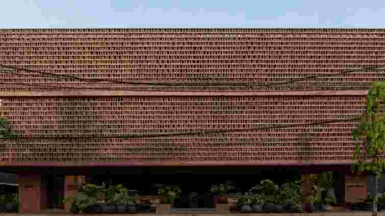 Глиняний готель-мурашник: Further Hotel задає новий формат проживання на Балі