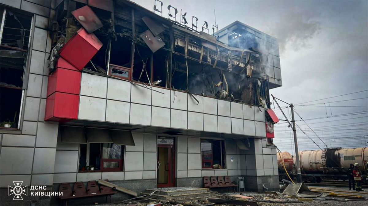 Росіяни масовано атакували Київщину, пошкоджена залізниця