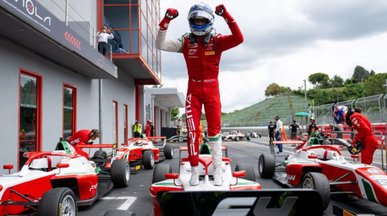 Український гонщик став переможцем F1 Trophy в Абу-Дабі, вигравши першу гонку другого етапу