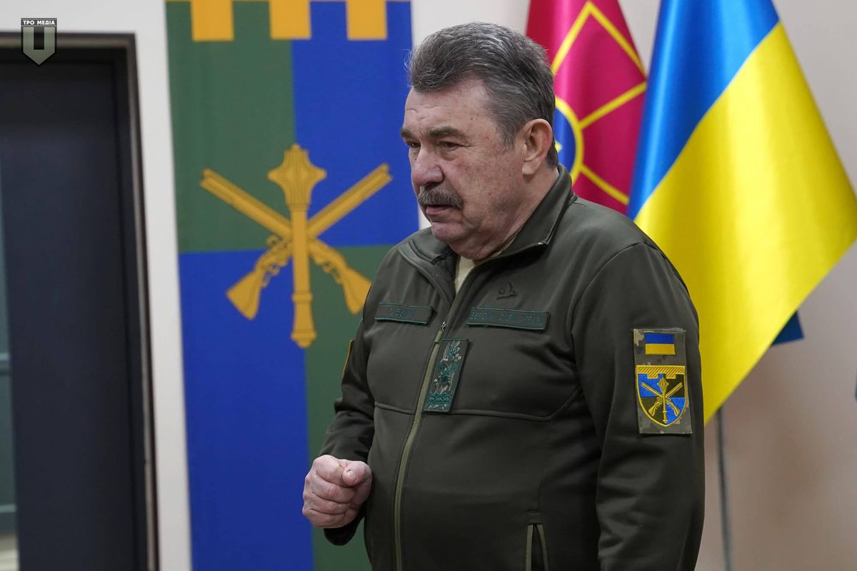 У нагородженні бійців ТрО взяв участь скандальний ексміністр оборони часів Кучми