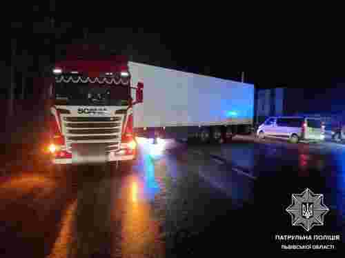 На трасі Львів-Краковець ускладнений рух через ДТП з постраждалими