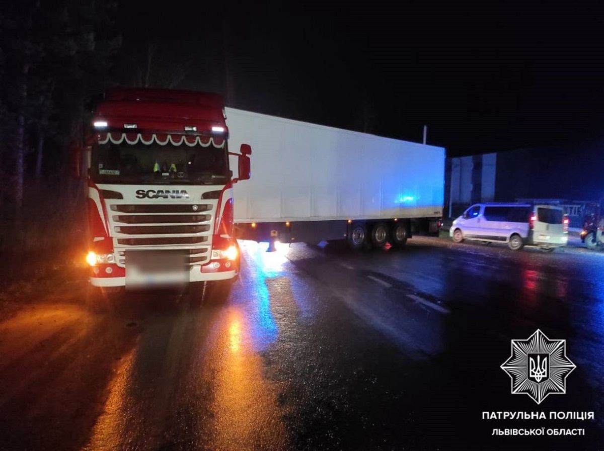 На трасі Львів-Краковець ускладнений рух через ДТП з постраждалими