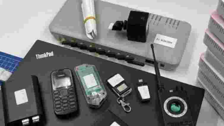 Польські поліцейські знайшли шпигунське обладнання в автомобілі українців, їх заарештували