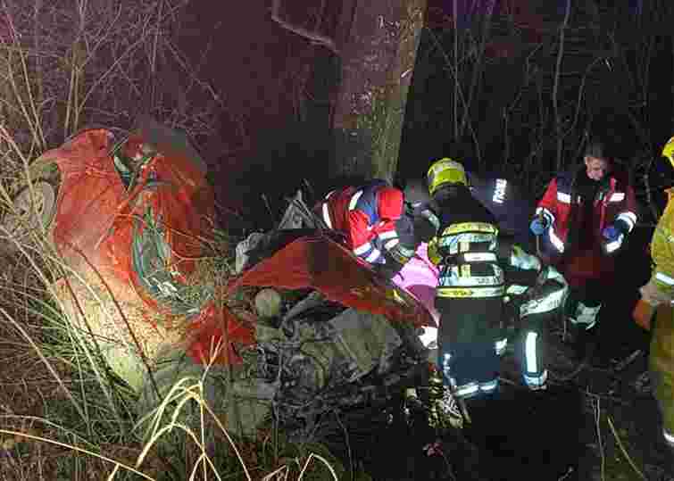 На Буковині в ДТП загинула водійка та її малолітня донька