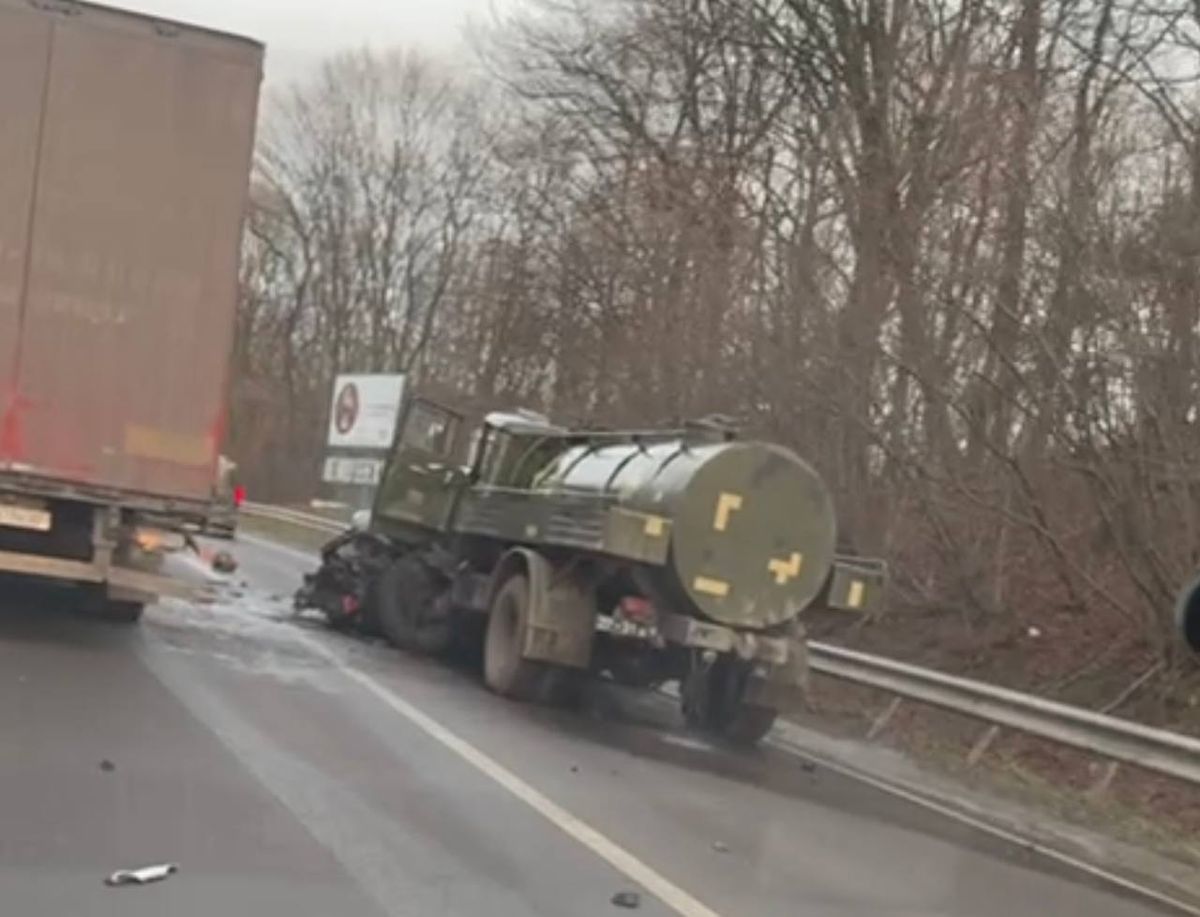 Двоє людей загинули в лобовій ДТП легковика та вантажівки на Львівщині