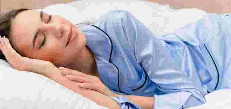 Чи «рахування овець» і важка ковдра допомагають швидше заснути