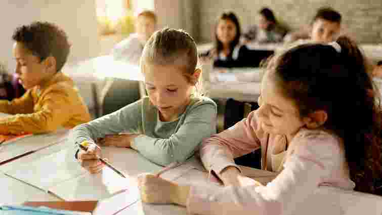 У школах не відключатимуть світло за графіками знеструмлень: рішення уряду