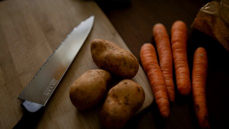 Як приготувати овочі на олів'є всього за 5 хвилин: простий спосіб 