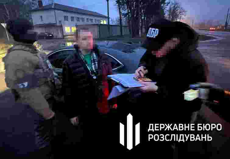 На Чернігівщині ДБР затримало прокурора під час одержання хабаря