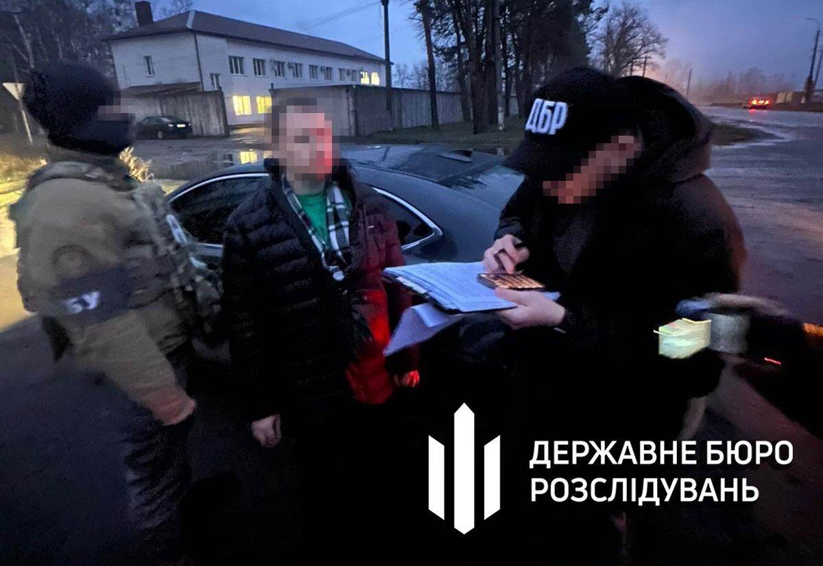 На Чернігівщині ДБР затримало прокурора під час одержання хабаря