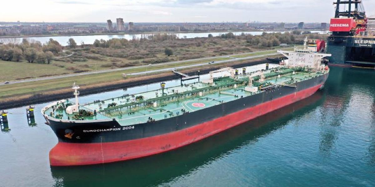 У Чорному морі дрони СБУ уразили російський танкер тіньового флоту